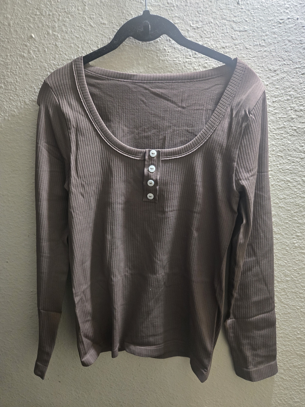 OQQ Scoop-Neck Ribbed Long-Sleeve Henley Top in Taupe NWOT